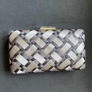 Silver clutch purse 👜 barely used!!